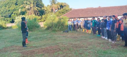 PEMBERSIHAN SUNGAI BERSAMA KOMUNITAS “SUNGAI WATCH” DALAM RANGKA PERINGATAN HARI LINGKUNGAN HIDUP SE